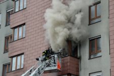 Brand in Mehrfamilienhaus; S-Weilimdorf, Niersteiner Straße