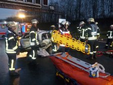 Verkehrsunfall mit technischer Rettung, BAB 8 Fahrtrichtung München