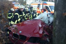 S-Kaltental, Böblinger Straße; Verkehrsunfall mit eingeklemmter Person