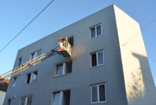 Brand in Wohnheim,14 Personen über Drehleitern gerettet