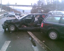 Verkehrsunfall,  Stuttgart- Feuerbach, Pragsattel